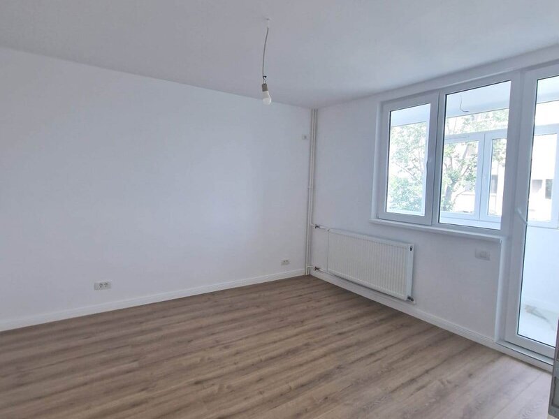 Titan, scoala 195, langa parc IOR