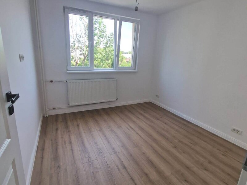 Titan, scoala 195, langa parc IOR